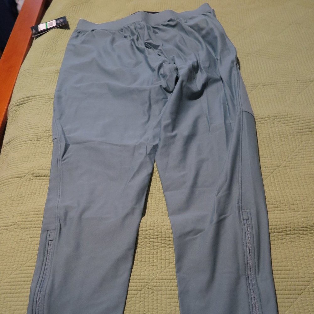 Under Armour Men's stretchy Jogger, Size L, greyish green, NWT